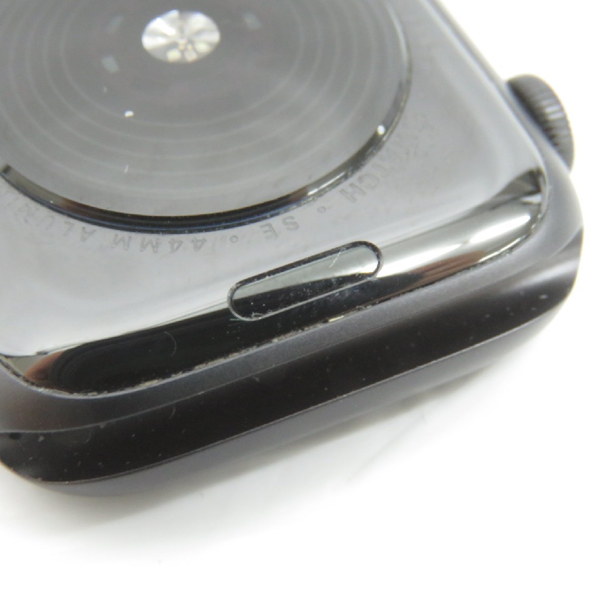 【正規品，限定SALE】 【中古品】Apple Watch アップルウォッチ SE GPSモデル 44mm MKQ63J/A スペースグレイアルミ/ミッドナイトスポーツバンド 11127589 1030