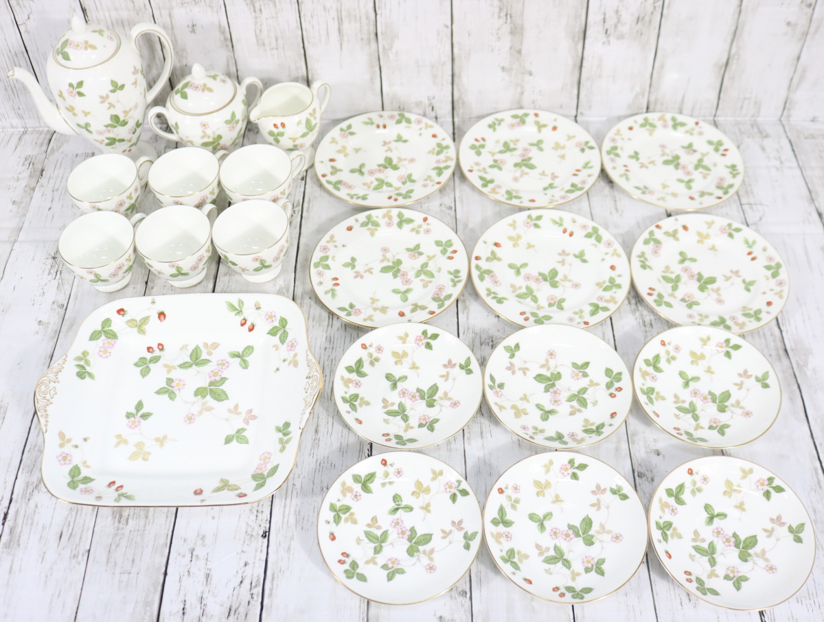 ト滝】WEDGWOOD ウェッジウッド ワイルドストロベリー カップ&ソーサー