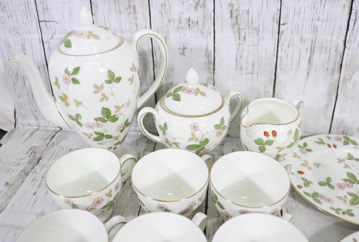 ト滝】WEDGWOOD ウェッジウッド ワイルドストロベリー カップ&ソーサー