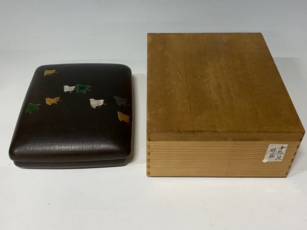 本物保証 XB139 京都府H様の思い出の蒐集品放出 明治時代 光琳蒔絵 螺鈿 布張 波に千鳥図 硯箱 日本漆芸美術 明治工芸品 書道具 文房具(硯箱、文箱)｜売買されたオークション情報、yahooの商品情報をア 硯箱、文箱