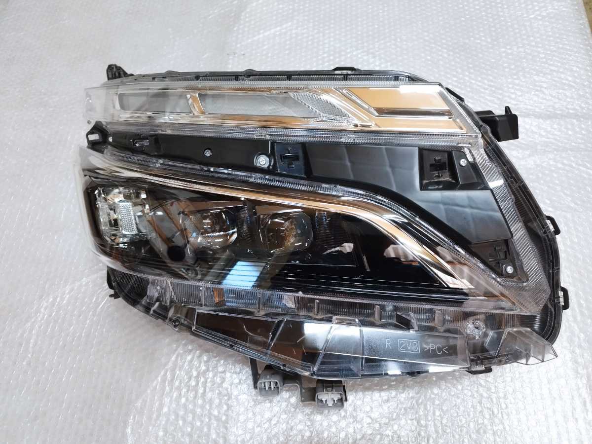 美品 ヴォクシー 後期 ヘッドランプ 右 LEDヘッドライト ZS 煌 ZRR80W