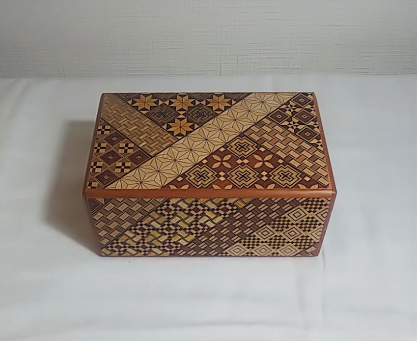 箱根寄木細工 からくり箱 寄木細工 箱根細工 (木工、竹工芸)｜売買され 