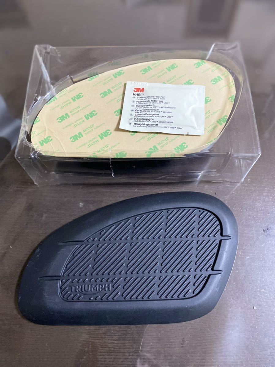 TRIUMPH ニーパッドキット　新品未使用 トライアンフ純正 ニーパッド TRIUMPH KNEE PADS KIT に興味をもって