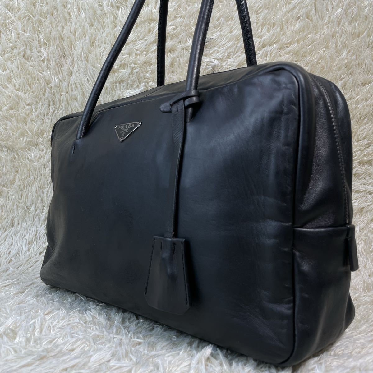 安い，低価 1円 極 超稀少 PRADA プラダ ミニボストンバッグ トートバッグ 三角プレート オールレザー ブラック 底鋲 カデナ鍵付き 白タグあり(トートバッグ)｜売買されたオークション情報、yahooの商品情 かばん、バッグ