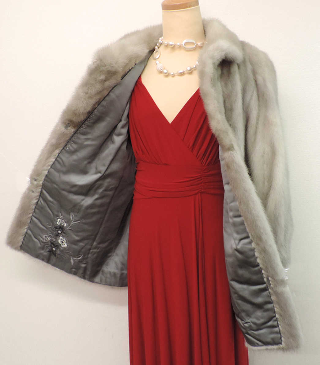 毛皮コート サファイアミンク 貂皮 MINK fur 本物毛皮 グレー系 リアルファー ミディアム丈 着丈70cm 裾周囲120cm club藤(1157)