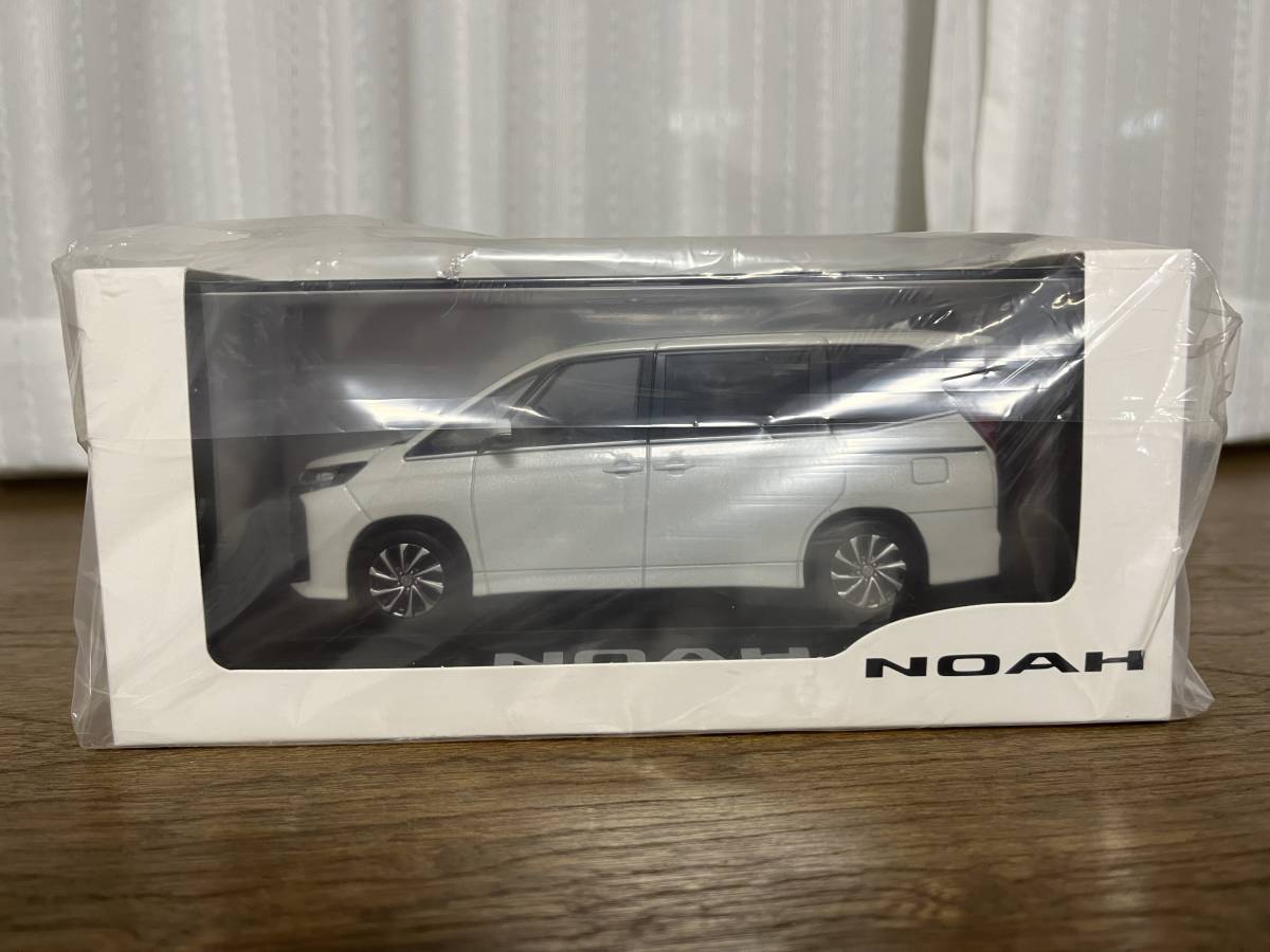 1スタ 新品 未開封 トヨタ 新型ノア ミニカー 1/30 パールホワイト
