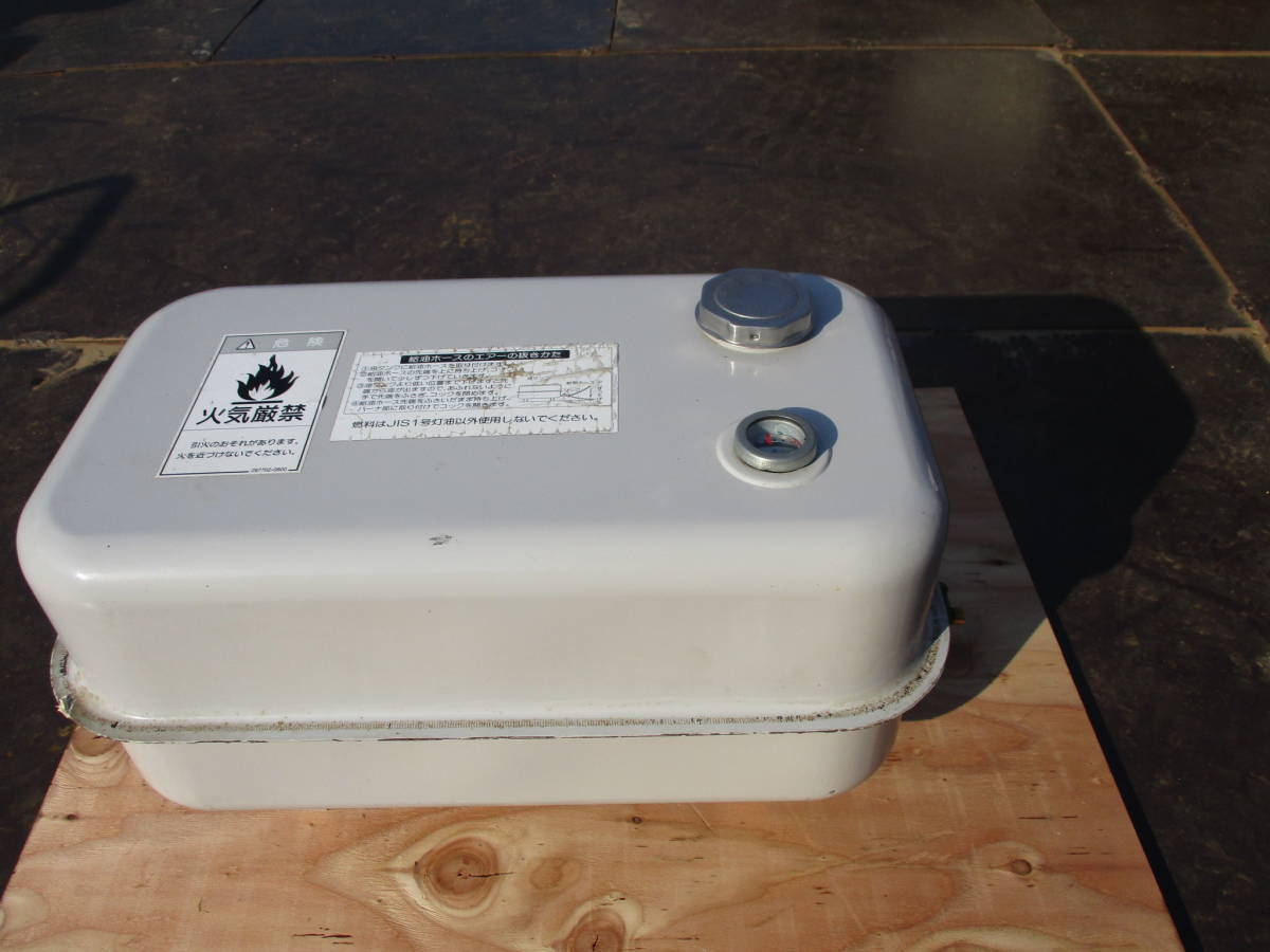 灯油タンク　約300×500×300㎜　燃料タンク　乾燥機　取り外し品