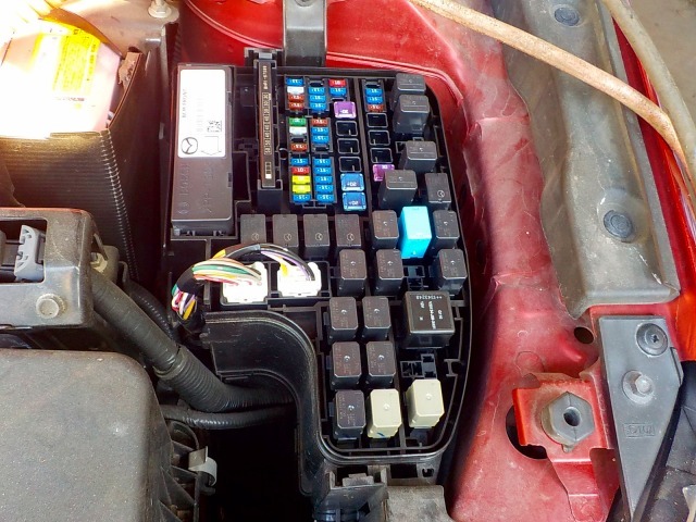 220903 マツダ アクセラ DBA-BM5FS ヒューズボックス