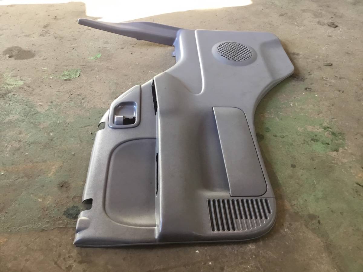 ② イスズ エルフ ハイルーフ 助手席側 ドア 内張り 欠損あり B 221111 即日発送可 ヤフオク 102×88×15 いすゞエルフ ドア内張り外し方 2004年（平成14年式） ドア(内装)の中古 -いすゞエルフ ドアスイッチの通販