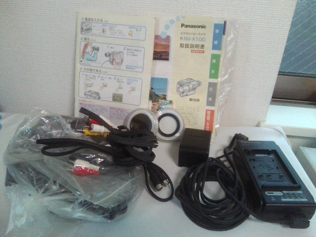 カメラ 【付属品多数・箱付】Panasonic NV-X100 3CCD ビデオカメラ