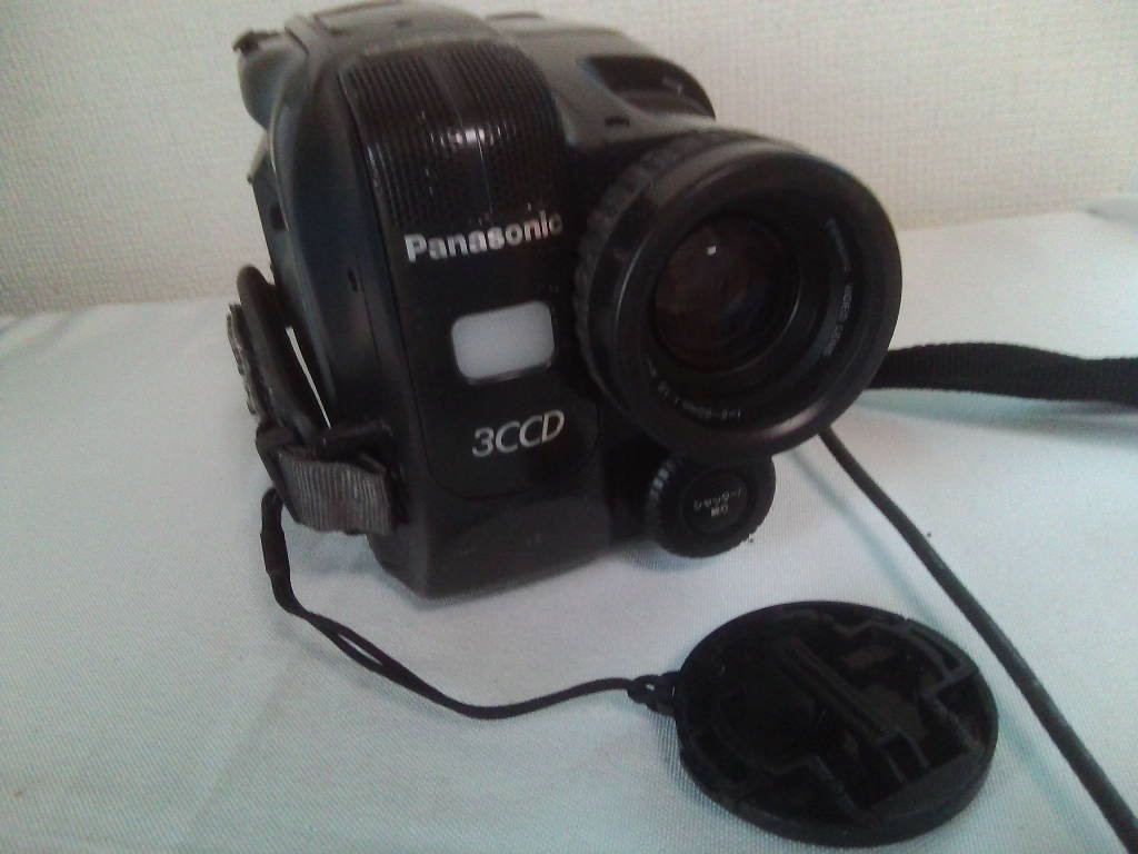 カメラ 【付属品多数・箱付】Panasonic NV-X100 3CCD ビデオカメラ