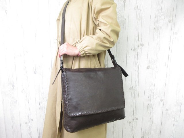 新品，低価 極 BOTTEGAVENETA ボッテガヴェネタ ショルダーバッグ メッセンジャーバッグ バッグ レザー 茶 A4収納可 メンズ 54995(かばん、バッグ)｜売買されたオークション情報、yahooの商品情報をアーカイブ 男性用