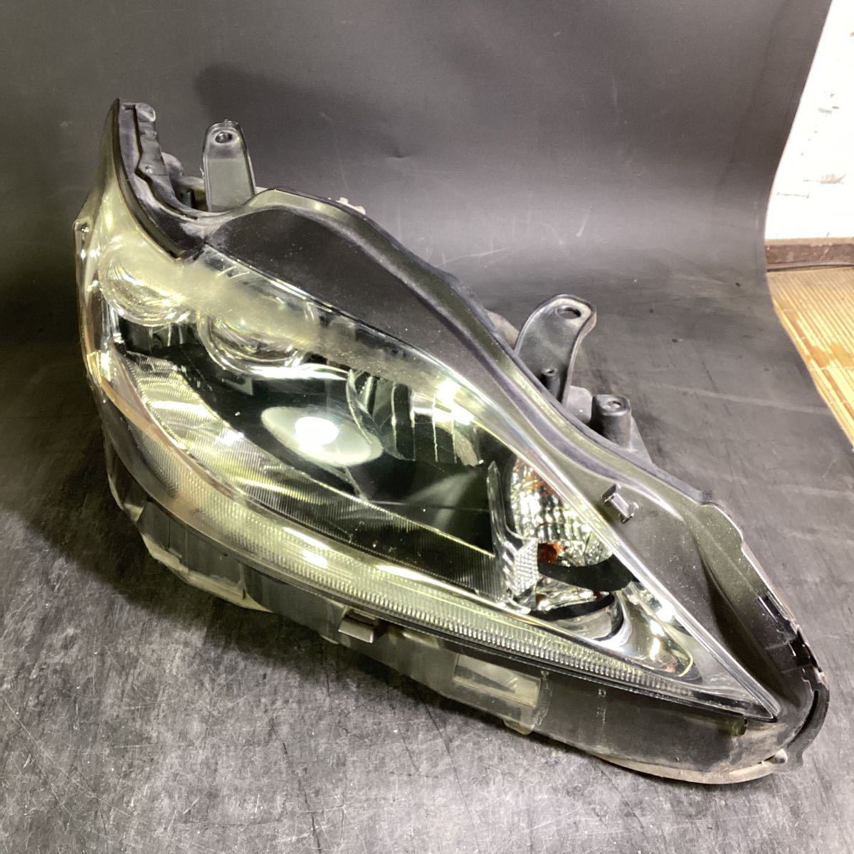 レクサス　CT200h　右側ヘッドライト　コイト KOITO