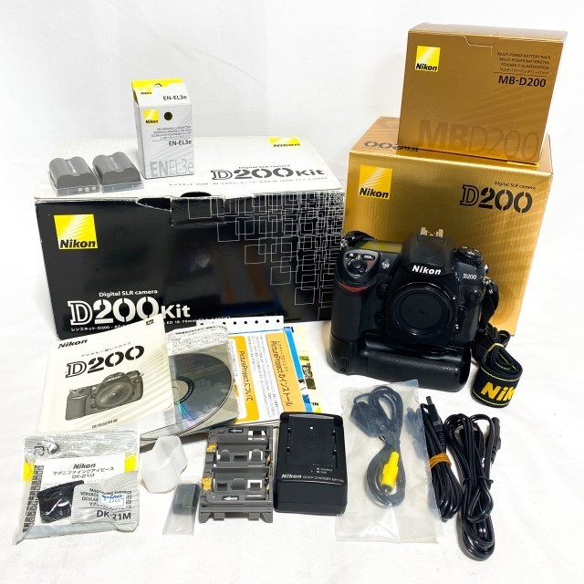 美品】Nikon D200 マルチパワーバッテリーパック MB-D200 デジタル一眼