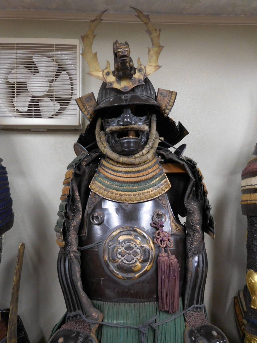 鉄黒漆　三十二間筋兜　江戸後期