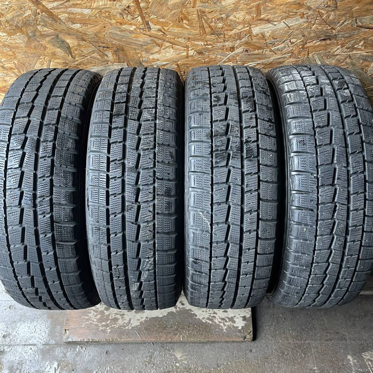 バリ山 DUNLOP ダンロップ WM01 185/65R14 スタッドレス タイヤ 2018年