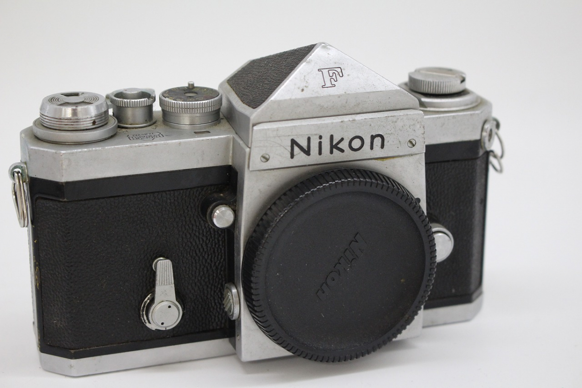 【大得価,新作】 【行董】希少 当時物 Nikon ニコン F シルバーボディ 一眼レフ 本体のみ 現状品 カメラ 光学機器 ゆうパック AF301BOS92