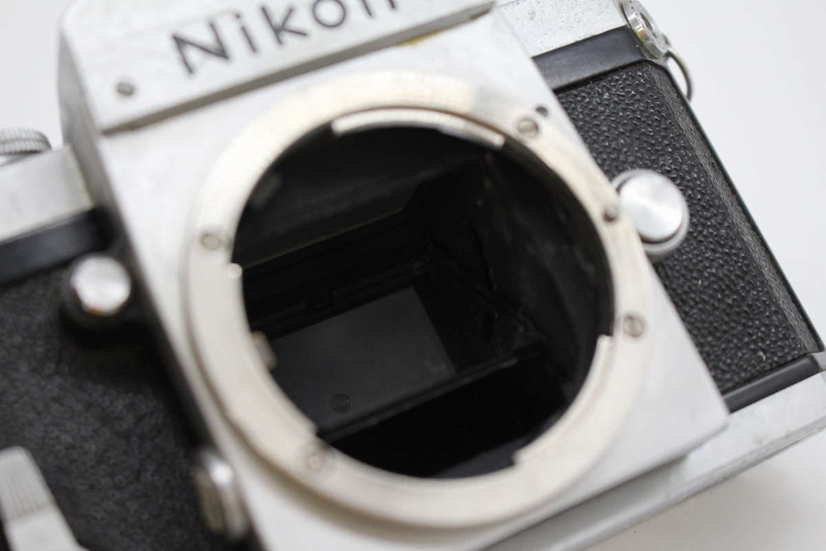 【大得価,新作】 【行董】希少 当時物 Nikon ニコン F シルバーボディ 一眼レフ 本体のみ 現状品 カメラ 光学機器 ゆうパック AF301BOS92