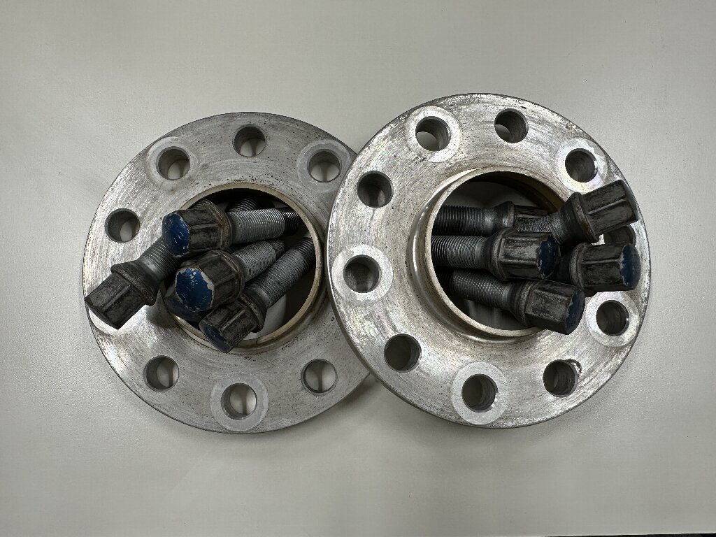 驚きの破格値，新品 MARS SUPER SPACER スペーサー 15mm PCD 120 5穴 ロングボルト付き BMW E系 F系 等 ２枚セット その２(5穴)｜売買されたオークション情報、yahooの商品情報をアーカイブ公開 - オークファン 5穴