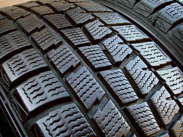 アクア/フィット・スイフト 175/65R15ダンロップ/ウィンターMAX WM01