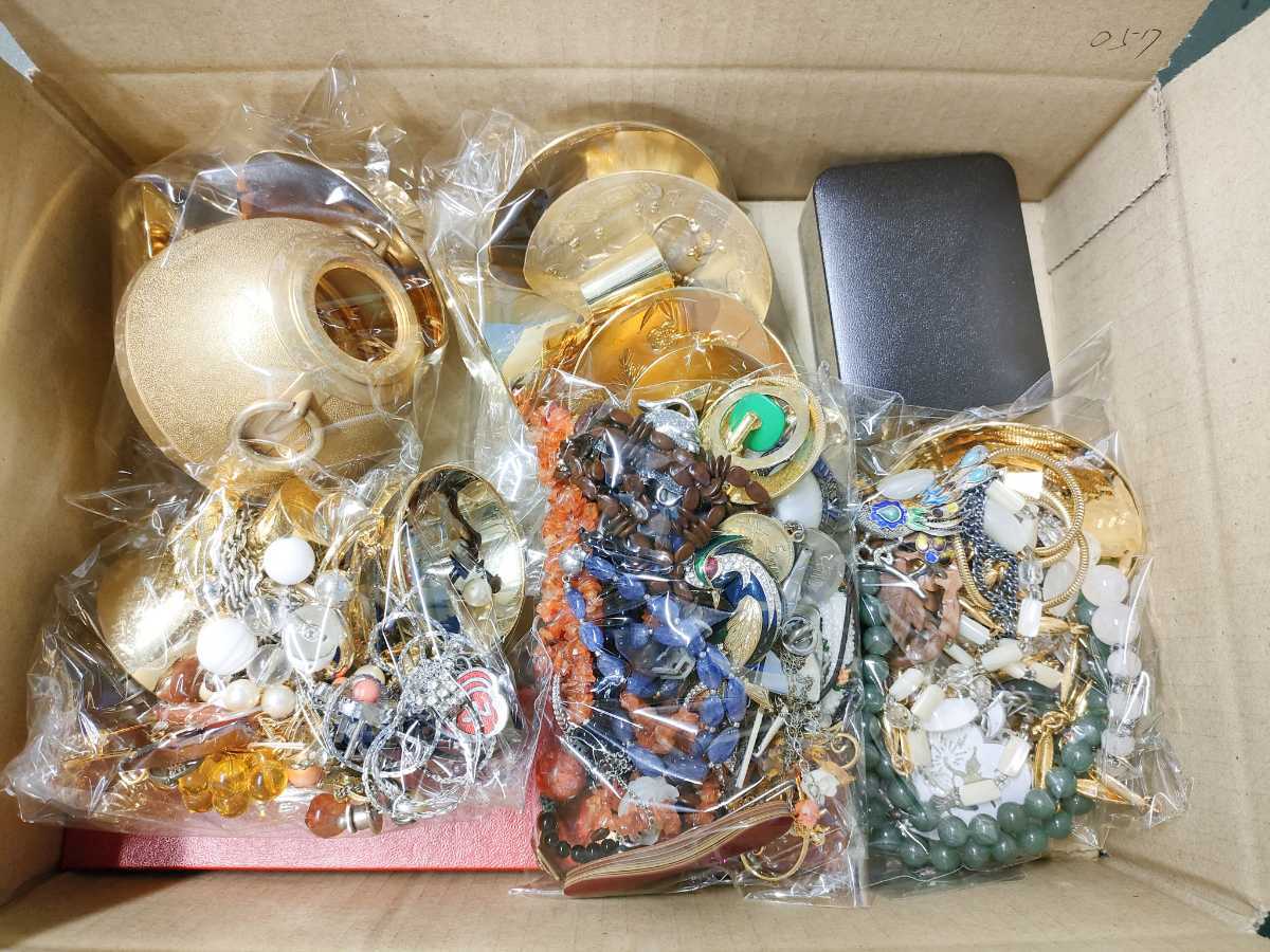057 遺品整理品 アクセサリー ネックレス ネクタイピン 指輪など 無