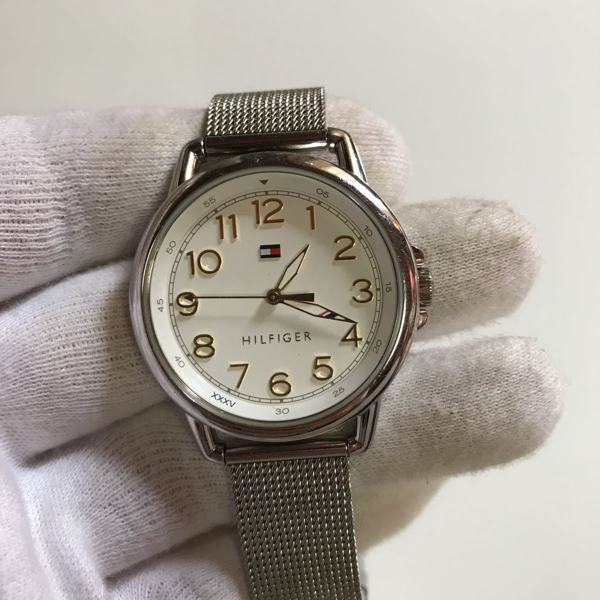 TOMMY HILFIGER 稼働品 TH.288.3.14.1990 クォーツ 白文字盤 シルバー 