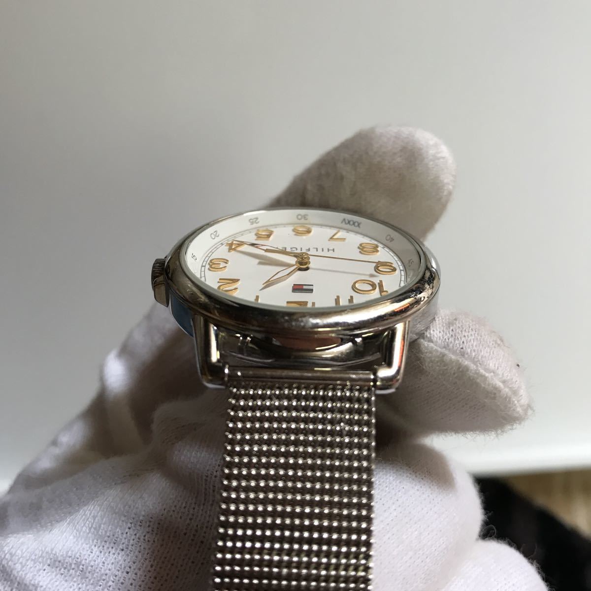 TOMMY HILFIGER 稼働品 TH.288.3.14.1990 クォーツ 白文字盤 シルバー 