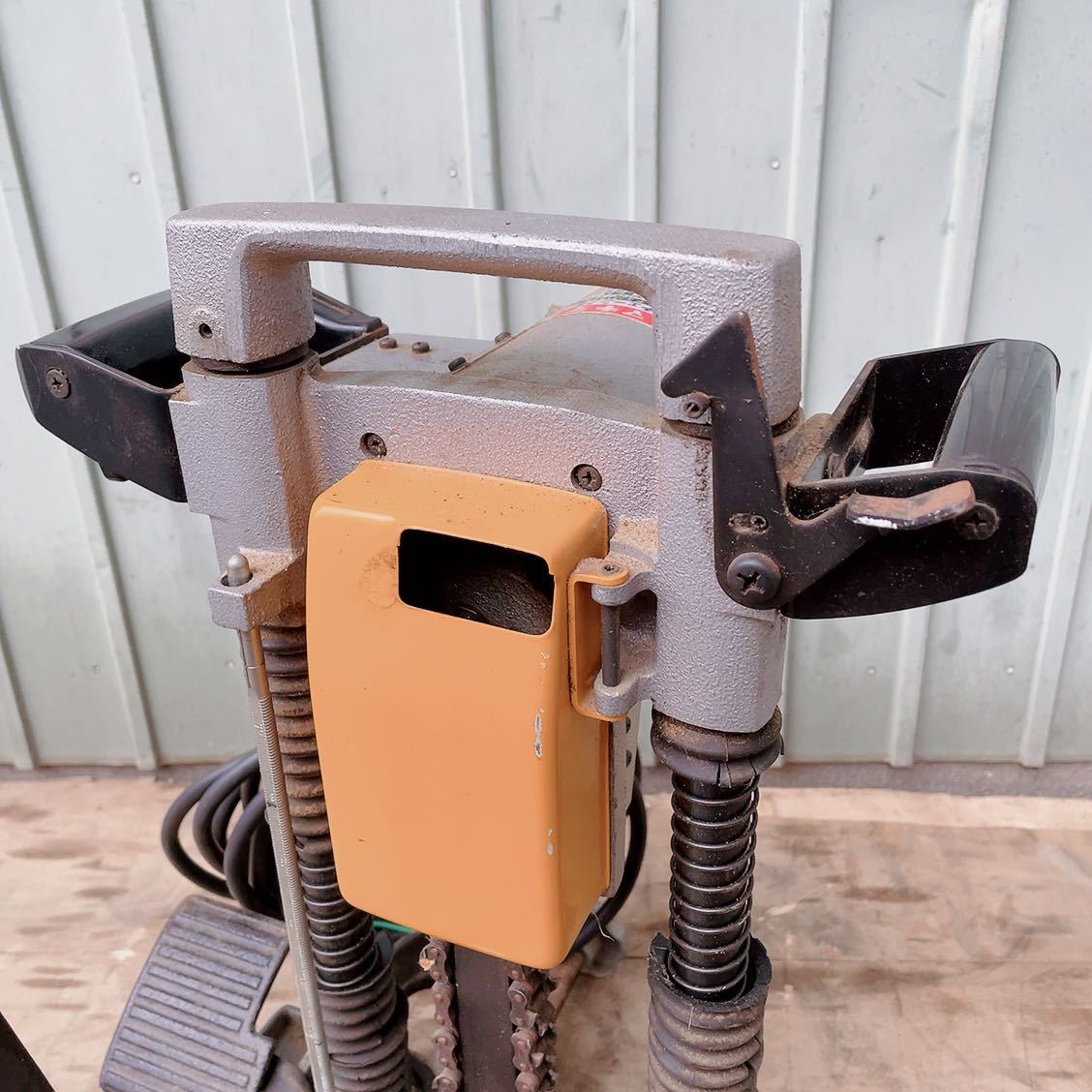 Makita 7100B チェーンノミ 100V 木工用 木材 加工 電動 大工 マキタ 
