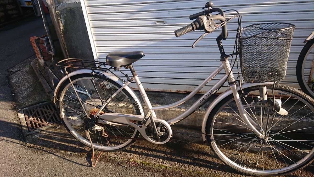 ママチャリ 自転車 26インチ 6段ギア LEDダイナモライト シルバー 鍵 