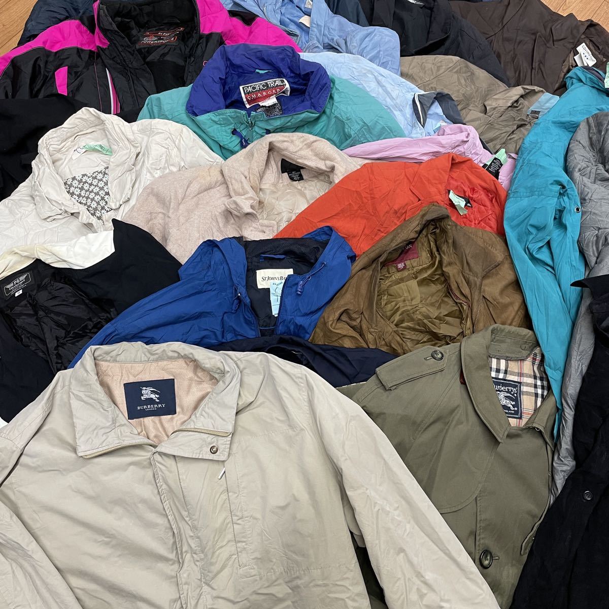 送料無料，低価 30kg Burberry まとめ売り アウター コート ベール売り 古着卸 アソート スウィングトップ the north face バーバリー等(その他)｜売買されたオークション情報、yahooの商品情報をアーカイブ公開 - オ その他