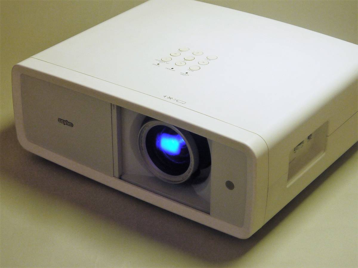 【正規品，爆買い】 SANYO フルHDプロジェクタ LP-Z2000 ランプ使用１時間 レンズシフト機能ありの高画質機(本体)｜売買されたオークション情報、yahooの商品情報をアーカイブ公開 - オークファン 本体