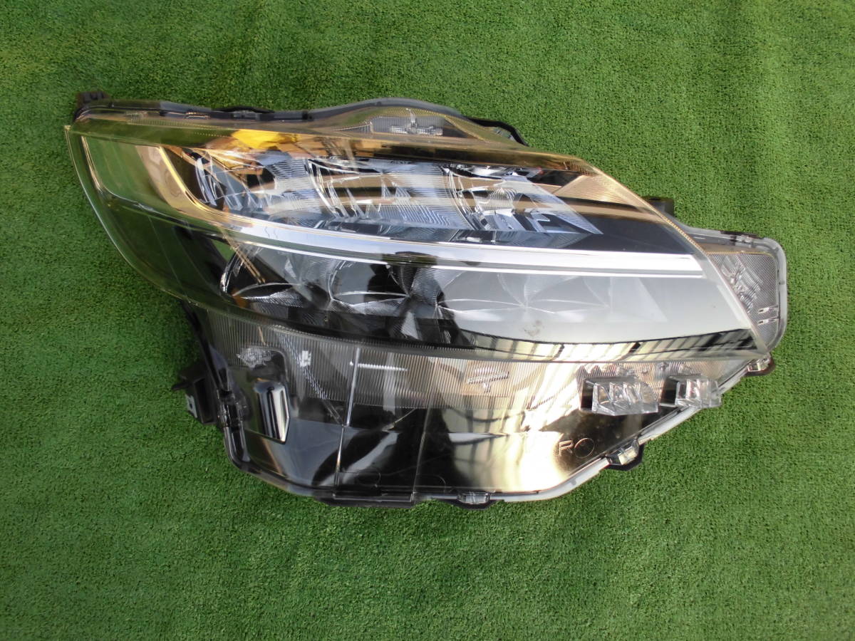 三菱　ekスペース　B34A　右ライト　右　ライト 良品 EKクロススペース B37A 右 ヘッドライト Koito 100-23779 三菱