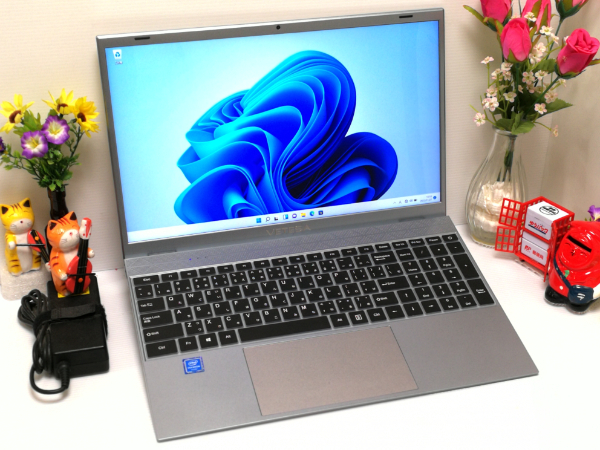 美品、メモリ8G、高速SSD、最新Win11 イラレ、オフィス2021が使える 美品、メモリ8G、高速SSD、Win11、オフィス2021、イラレ、バッテリー可