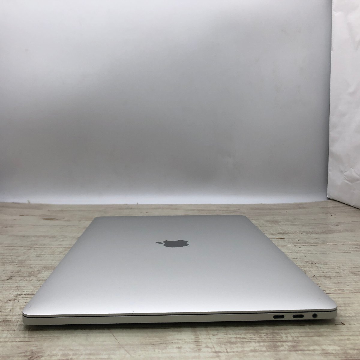送料、無料 Apple MacBook Pro 15inch 2017 Core i7 2.80GHz/16GB/1TB