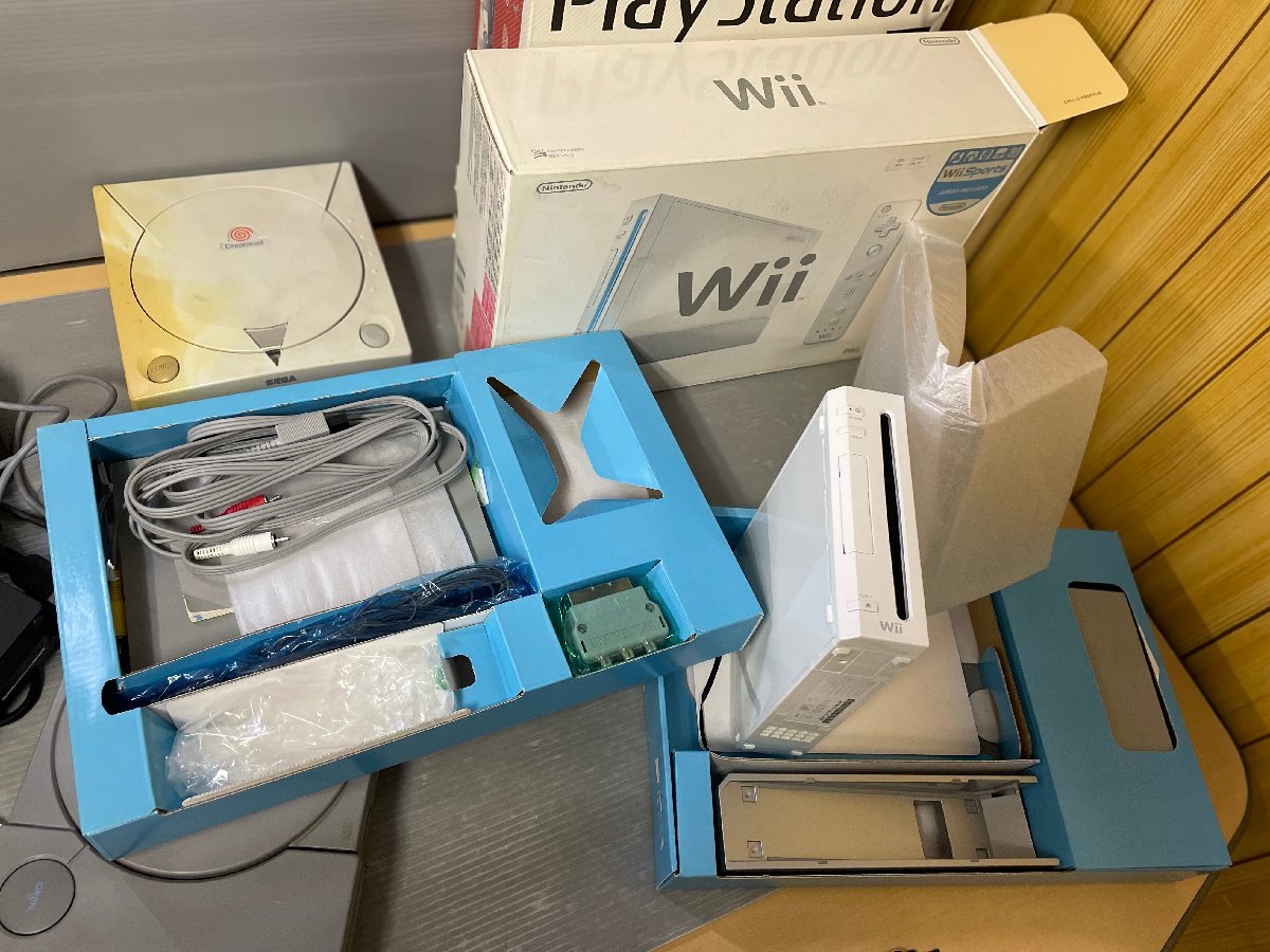 ジャンク品】ゲーム機本体や周辺機器 まとめてダンボール箱一杯分！PS2