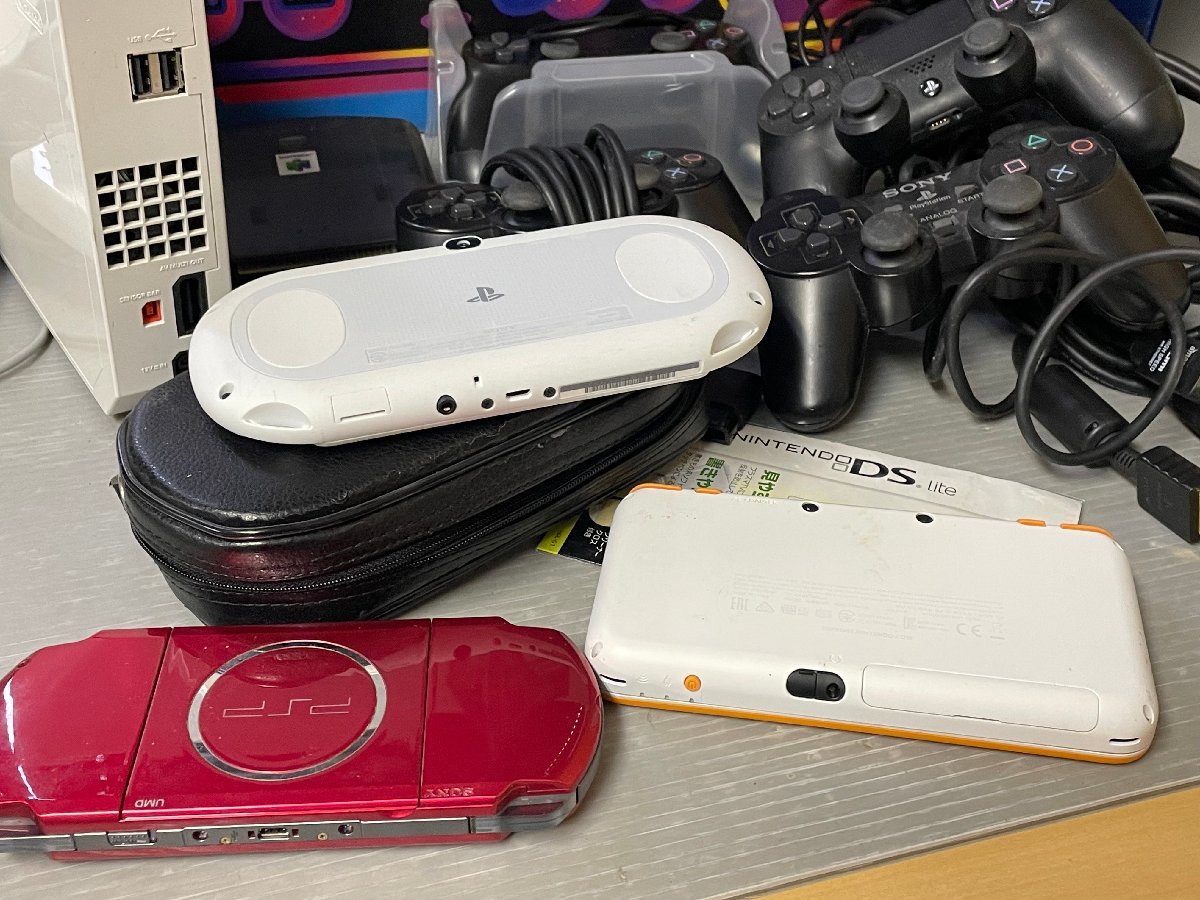 ジャンク品】ゲーム機本体や周辺機器 まとめてダンボール箱一杯分！PS2