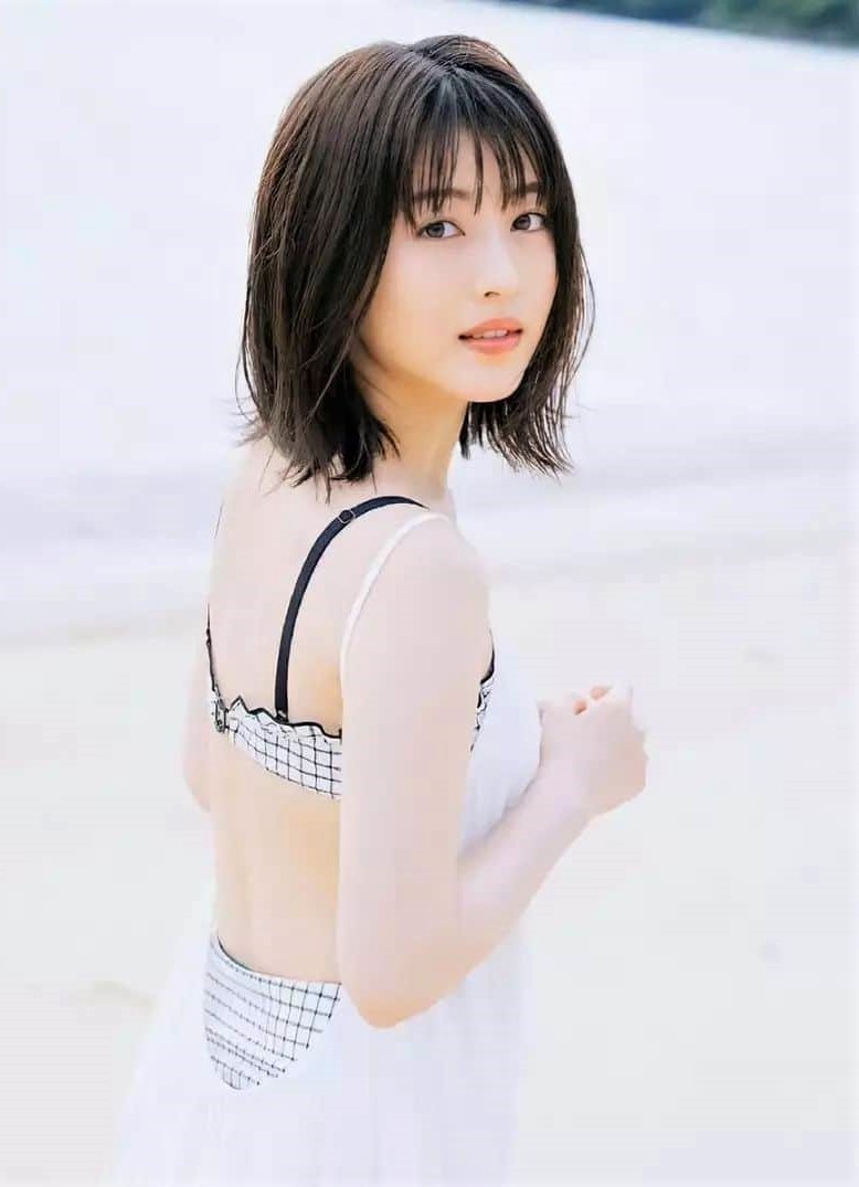 浜辺美波 写真集 『 20 ニジュウ 』 ポスカ付 帯付/美品(は行)｜売買