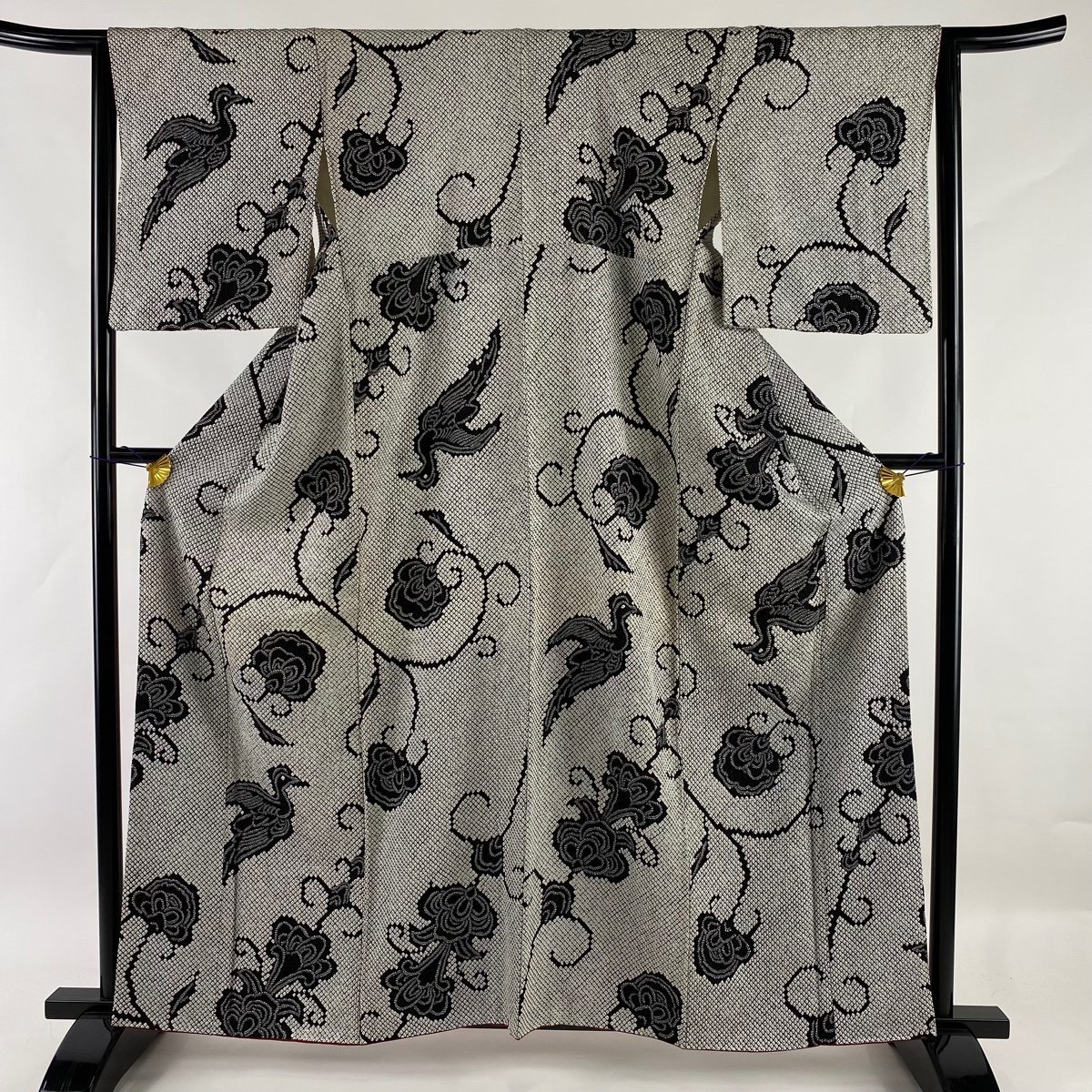 【人気セール，低価】 競ナビ 小紋 逸品 花唐草 鳥 総絞り 灰白 袷 身丈161.5cm 裄丈66cm M 正絹(仕立て上がり)｜売買されたオークション情報、yahooの商品情報をアーカイブ公開 - オークファン 仕立て上がり