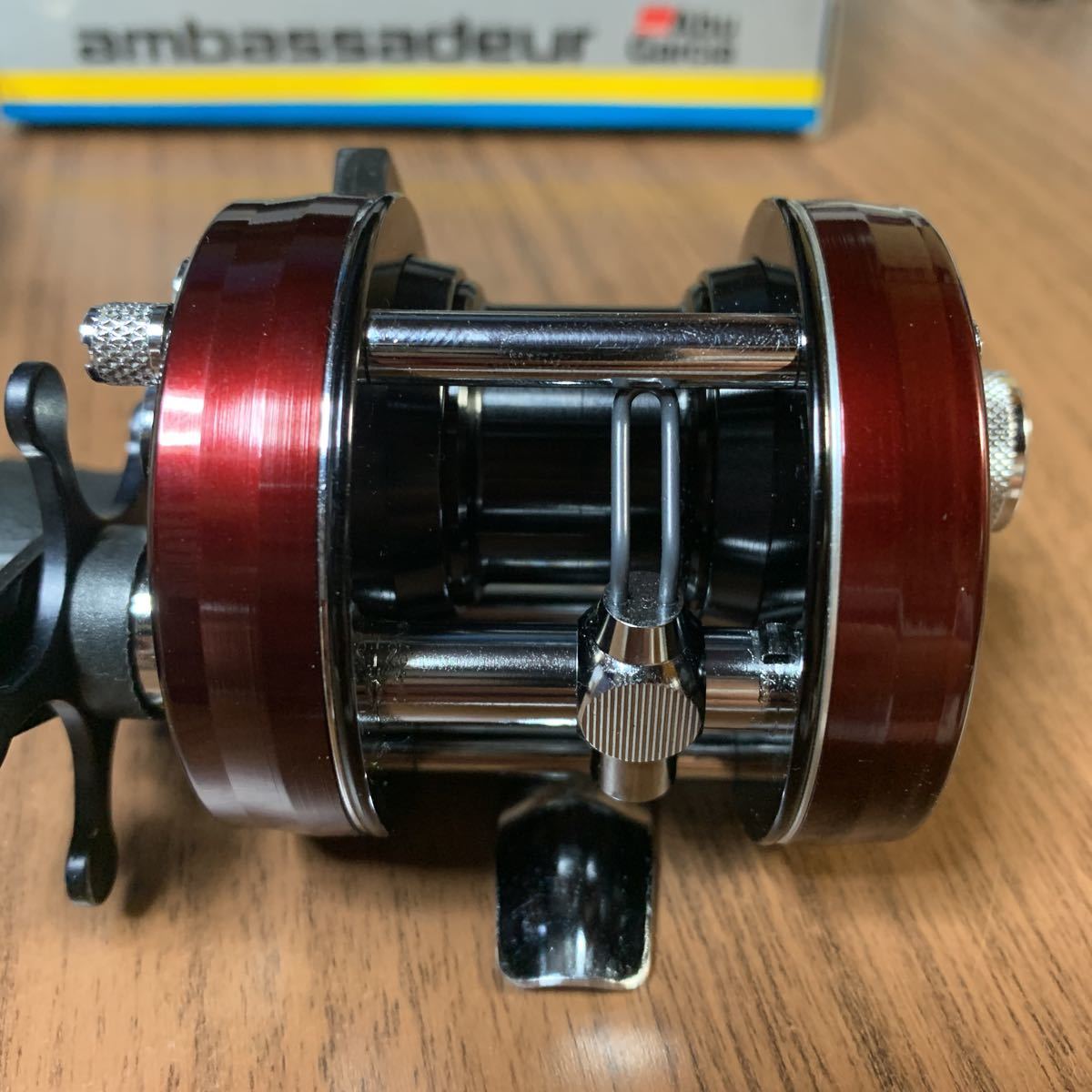 アブガルシアambassadeur 1500C BurgundyAbu Garcia（アブガルシア