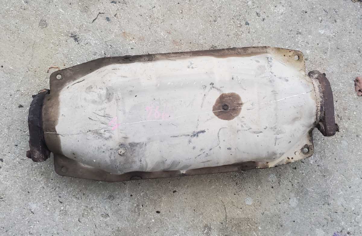 三菱　パジェロイオ　H76W　純正　触媒