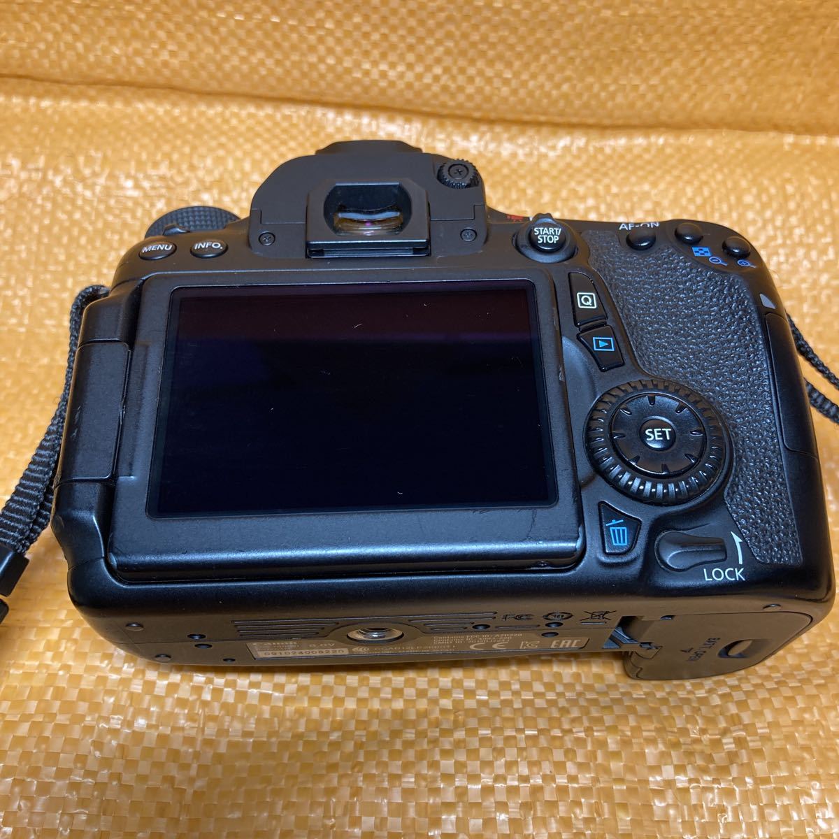 B-61】 Canon EOS 70D キャノン デジタル一眼レフカメラ ボディ レンズ