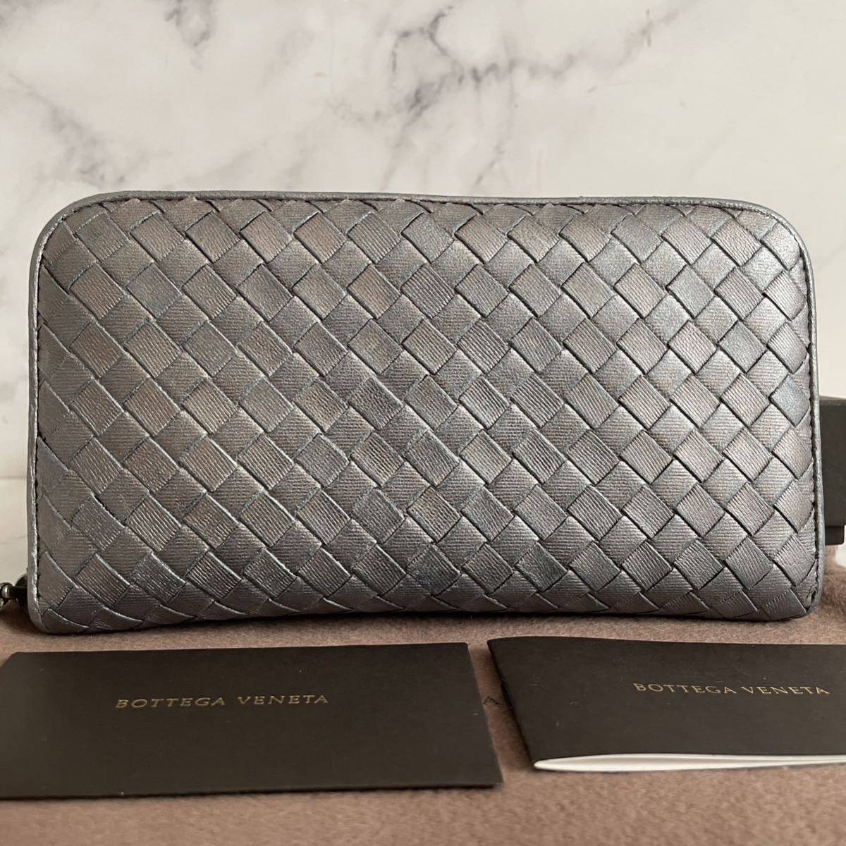 【極美品！希少！】 BOTTEGA VENETA レア ボッテガヴェネタ イントレチャート 男女　長財布 ラウンドファスナー シルバー系 定価7.8万円 BOTTEGA VENETA ボッテガヴェネタ ブラックリネン キャンバス □イントレ