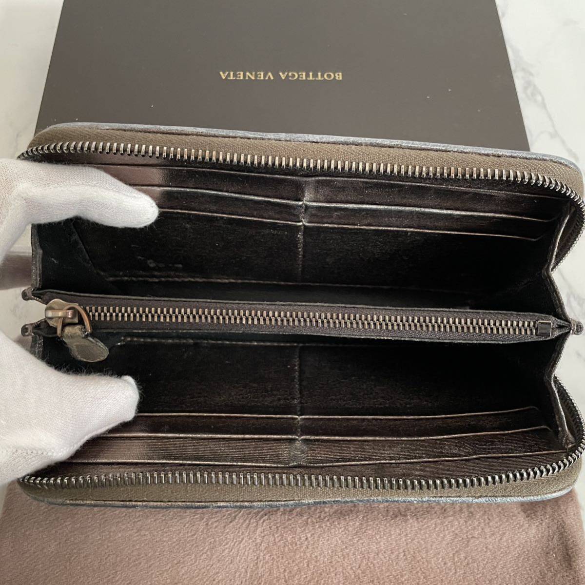 【極美品！希少！】 BOTTEGA VENETA レア ボッテガヴェネタ イントレチャート 男女　長財布 ラウンドファスナー シルバー系 定価7.8万円 BOTTEGA VENETA ボッテガヴェネタ ブラックリネン キャンバス □イントレ