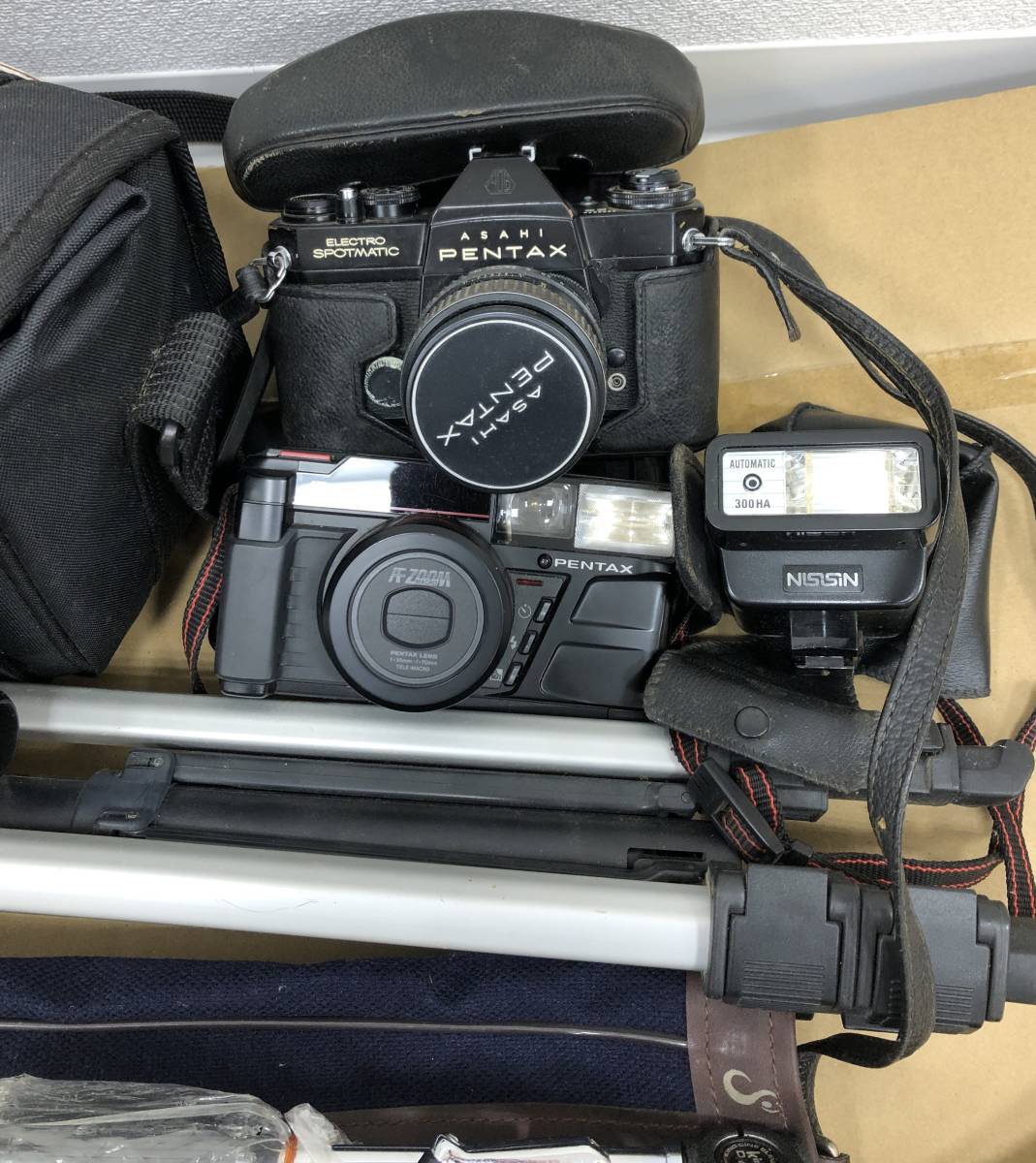 #4431A　【コレクター必見♪♪】 ☆★カメラ レンズ 三脚など まとめて NION F50 CANONなど ニコン キャノン オリンパス★☆【ジャンク品】 ① マミヤ RB67 旅行におすすめのレンズ15選｜1本で使える軽量・万能レンズの ☆ミラーレス一眼・一眼レフ・カメラレンズ・オールドレンズ VIDEO