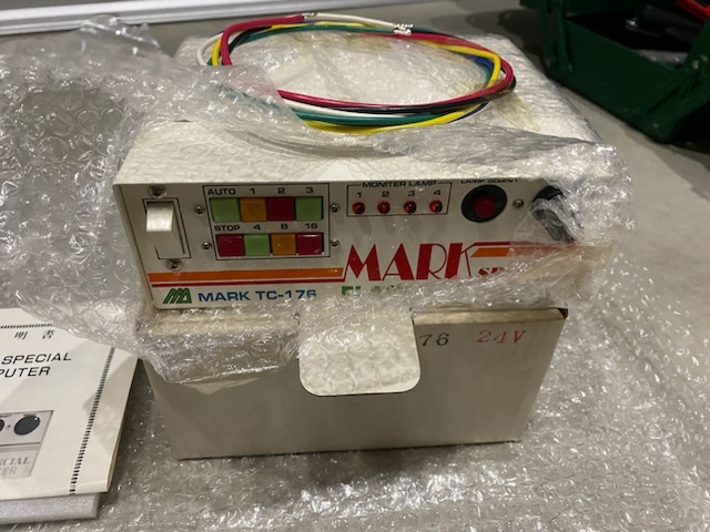 デコトラ 当時物 マーカーリレー機 4連 MARK 当時物マーカーリレー機
