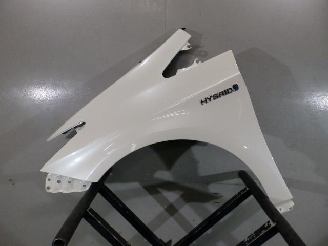 プリウス DAA-ZVW30 左フロントフェンダー 2ZR-FXE 53802-47050 221977