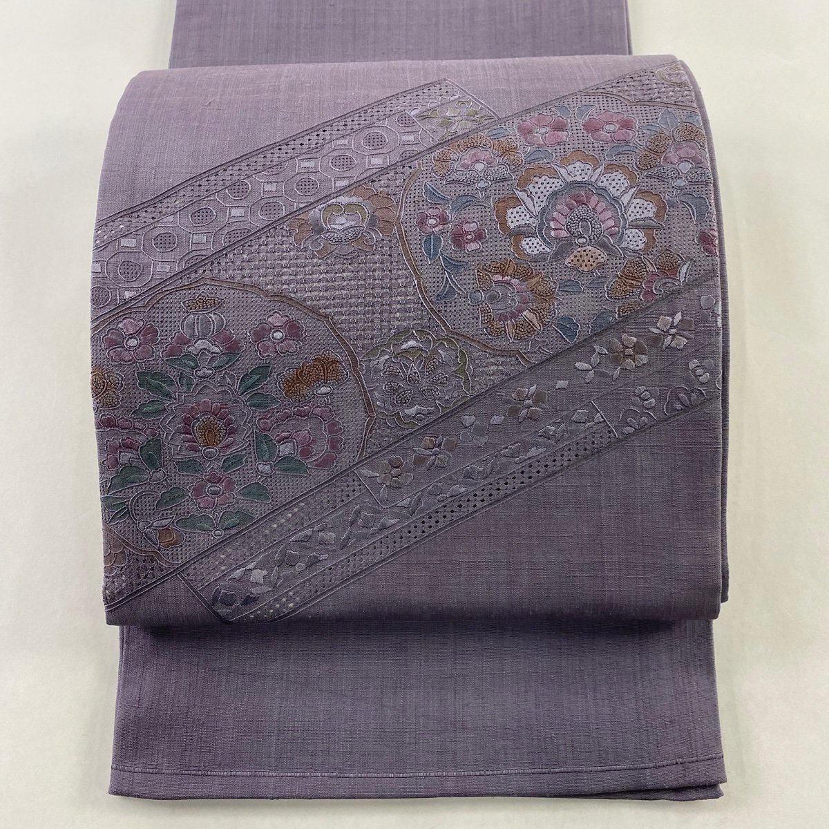 低価，お買い得 袋帯 秀品 紬地 華文 草花 汕頭刺繍 相良刺繍 灰紫 お太鼓柄 正絹(仕立て上がり)｜売買されたオークション情報、yahooの商品情報をアーカイブ公開 - オークファン 仕立て上がり