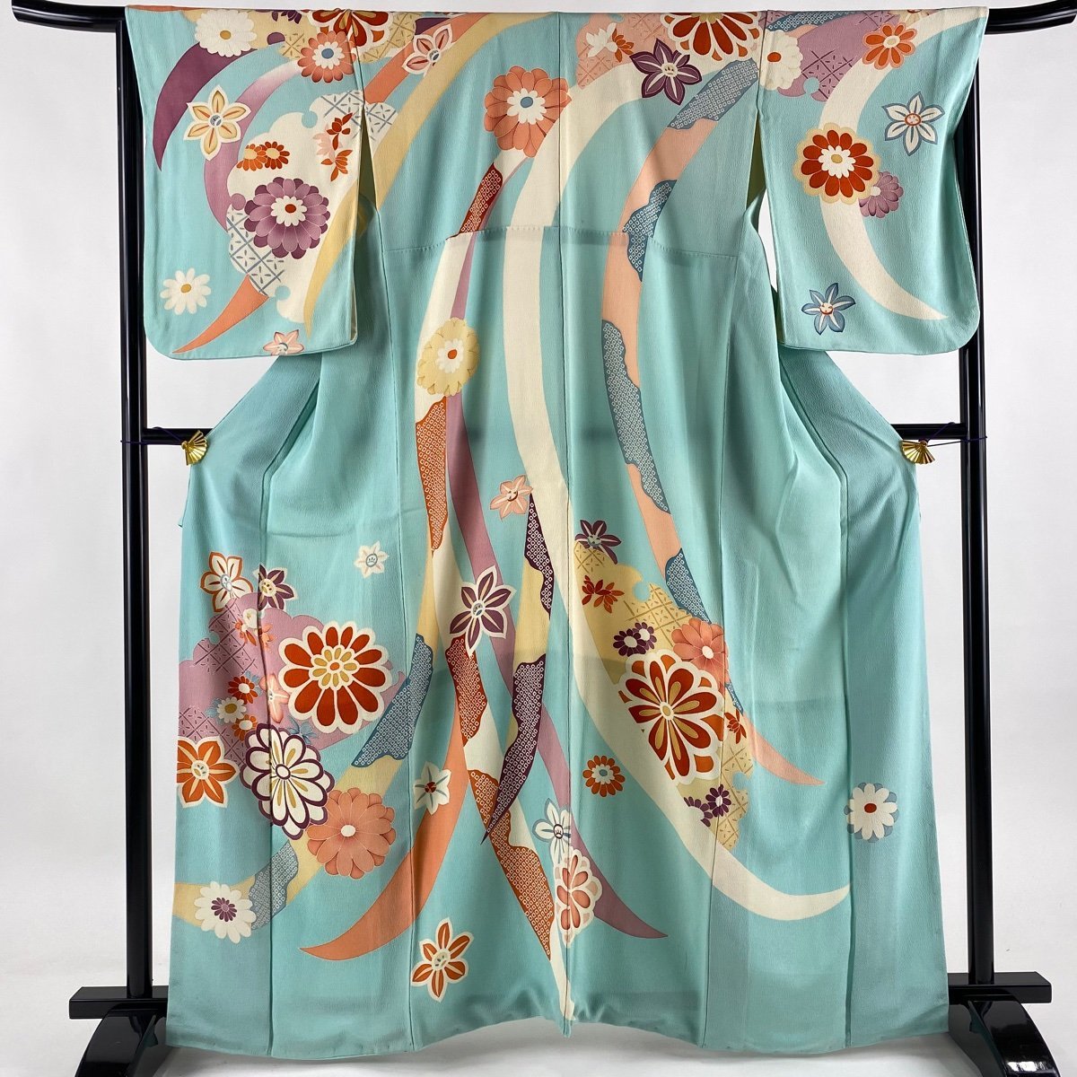 人気，送料無料 訪問着 秀品 熨斗 花 縮緬 水色 袷 身丈164cm 裄丈66.5cm M 正絹(仕立て上がり)｜売買されたオークション情報、yahooの商品情報をアーカイブ公開 - オークファン 仕立て上がり