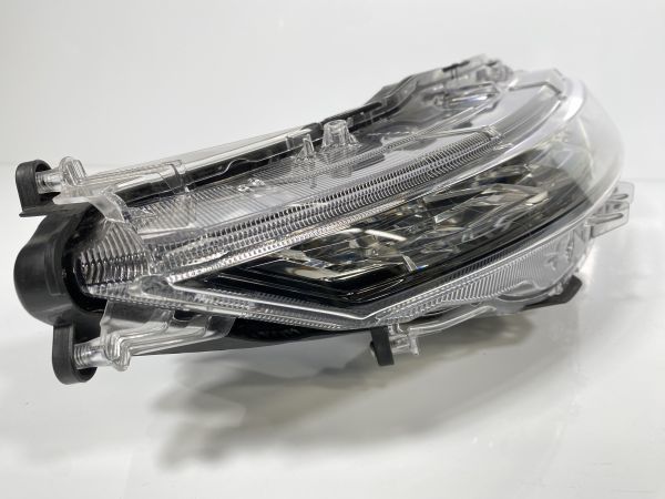 16544 美品(補修済み) デリカ D:5 CV1W 後期 純正 右ポジションランプ