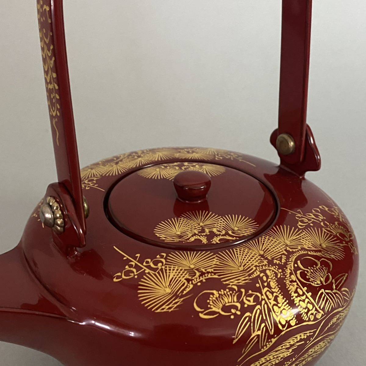 輪島塗　お屠蘇セット　四ツ揃 金蒔絵　沈金新松 木製　共箱付 輪島塗 お屠蘇セット 四ツ揃 金蒔絵 沈金新松 木製 共箱付